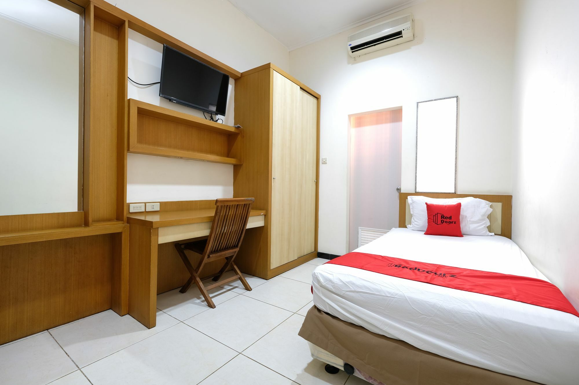 Reddoorz Plus Near Simpang Lima Semarang Eksteriør billede