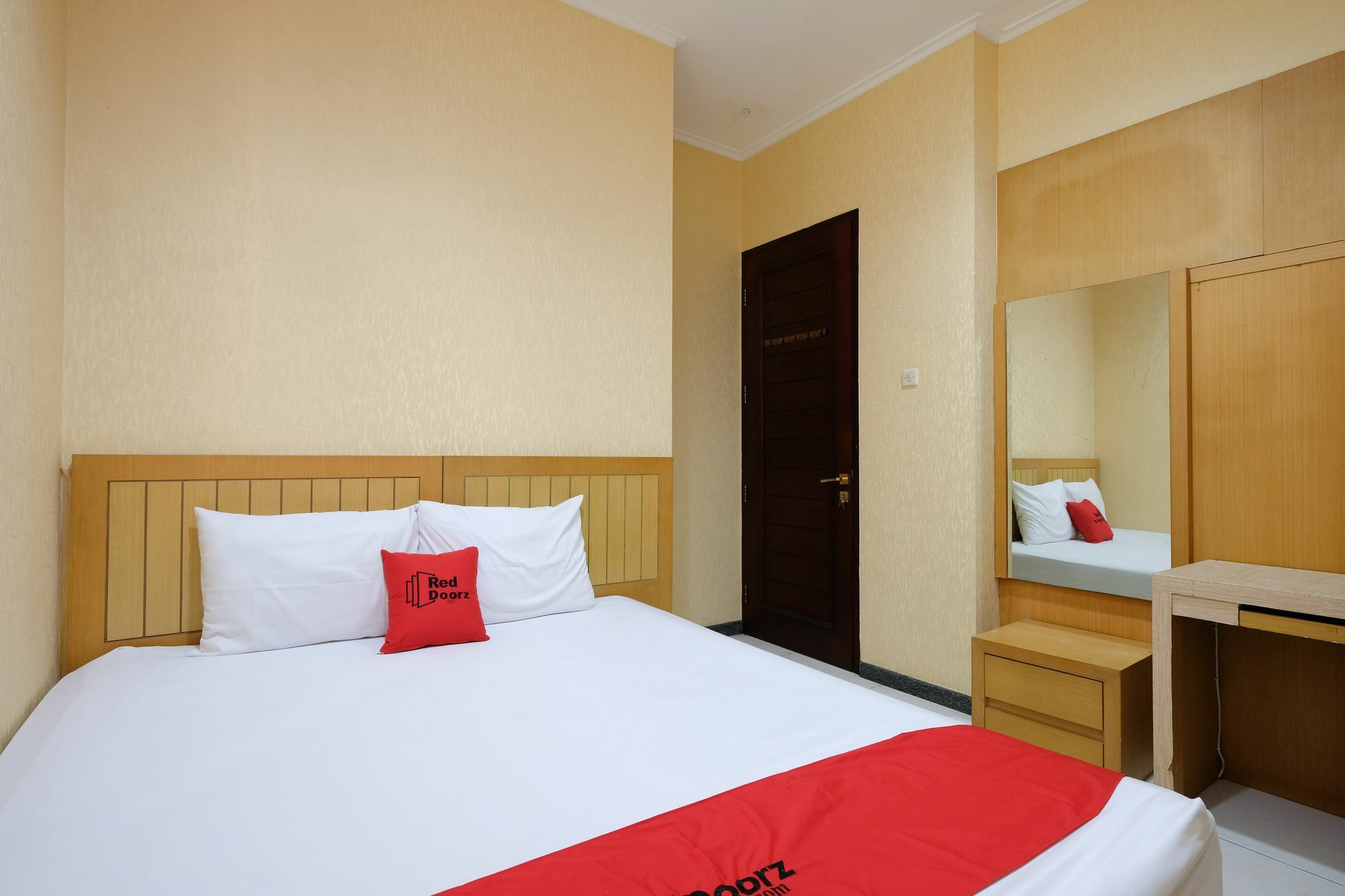 Reddoorz Plus Near Simpang Lima Semarang Eksteriør billede