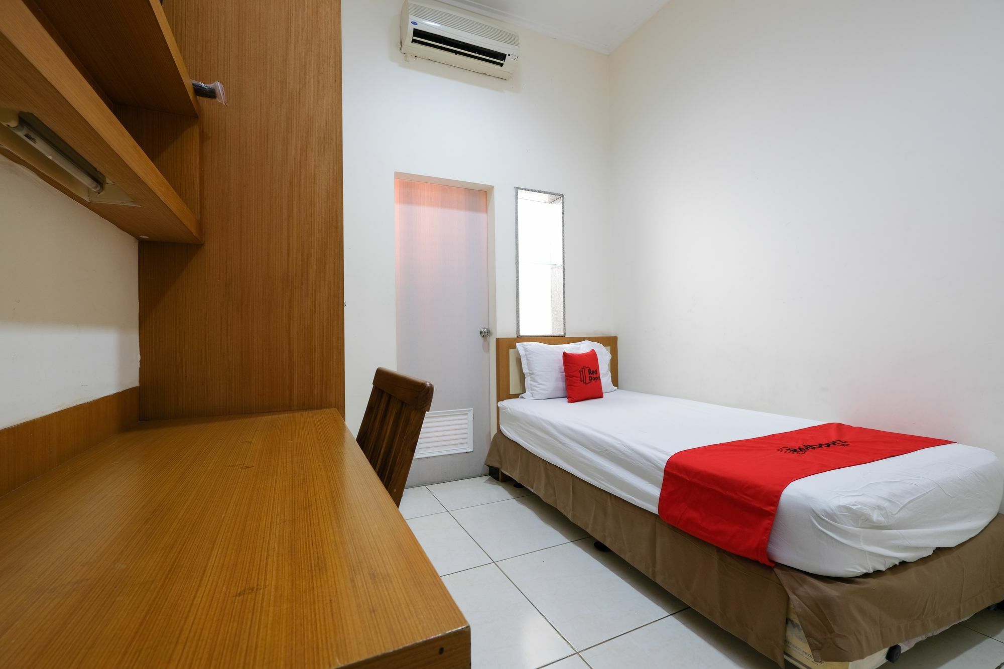 Reddoorz Plus Near Simpang Lima Semarang Eksteriør billede
